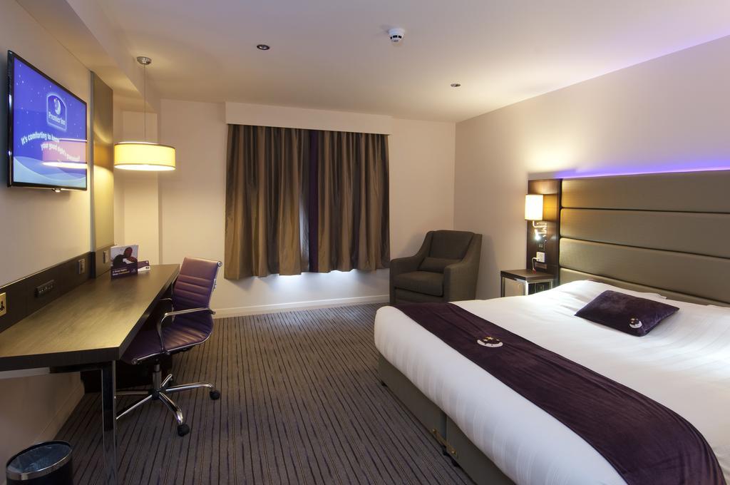 Premier Inn Peterborough - Ferry Meadows Екстер'єр фото
