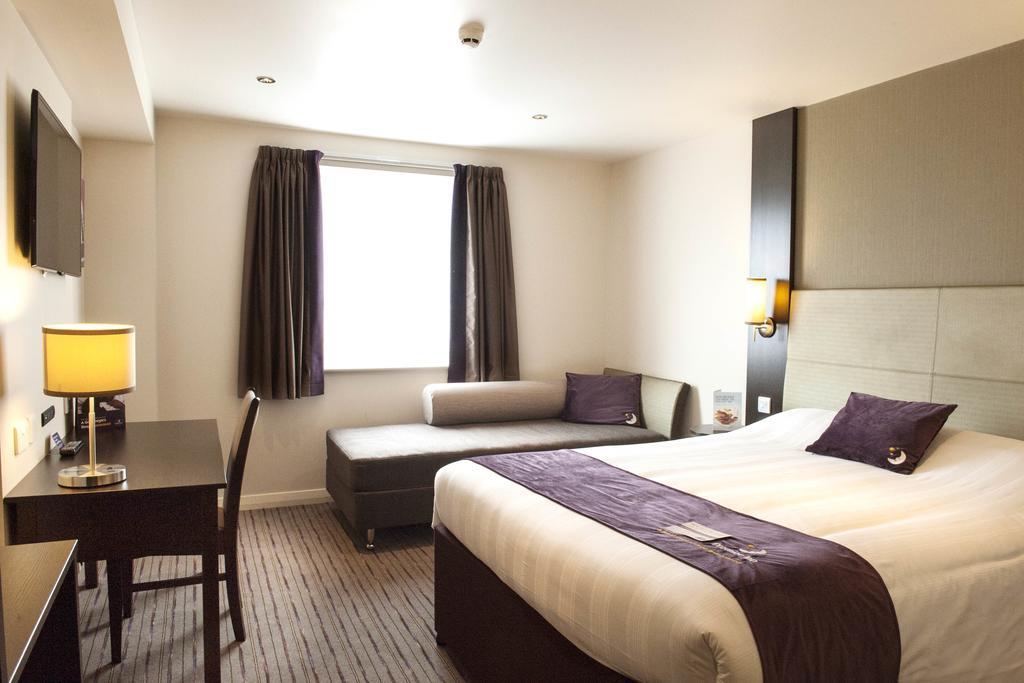 Premier Inn Peterborough - Ferry Meadows Екстер'єр фото