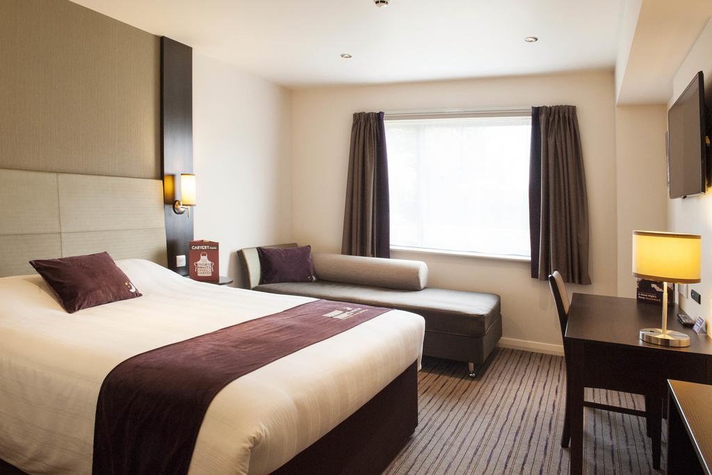 Premier Inn Peterborough - Ferry Meadows Екстер'єр фото