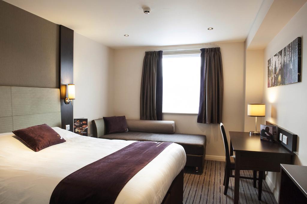 Premier Inn Peterborough - Ferry Meadows Екстер'єр фото
