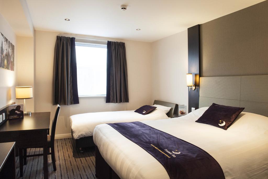 Premier Inn Peterborough - Ferry Meadows Екстер'єр фото