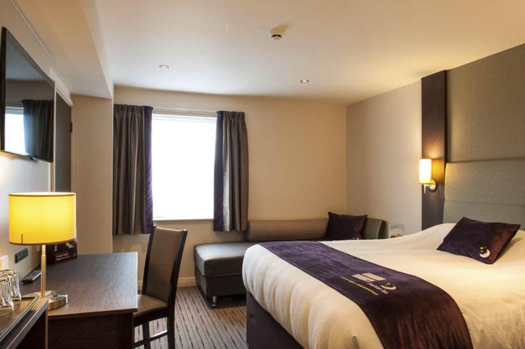 Premier Inn Peterborough - Ferry Meadows Екстер'єр фото