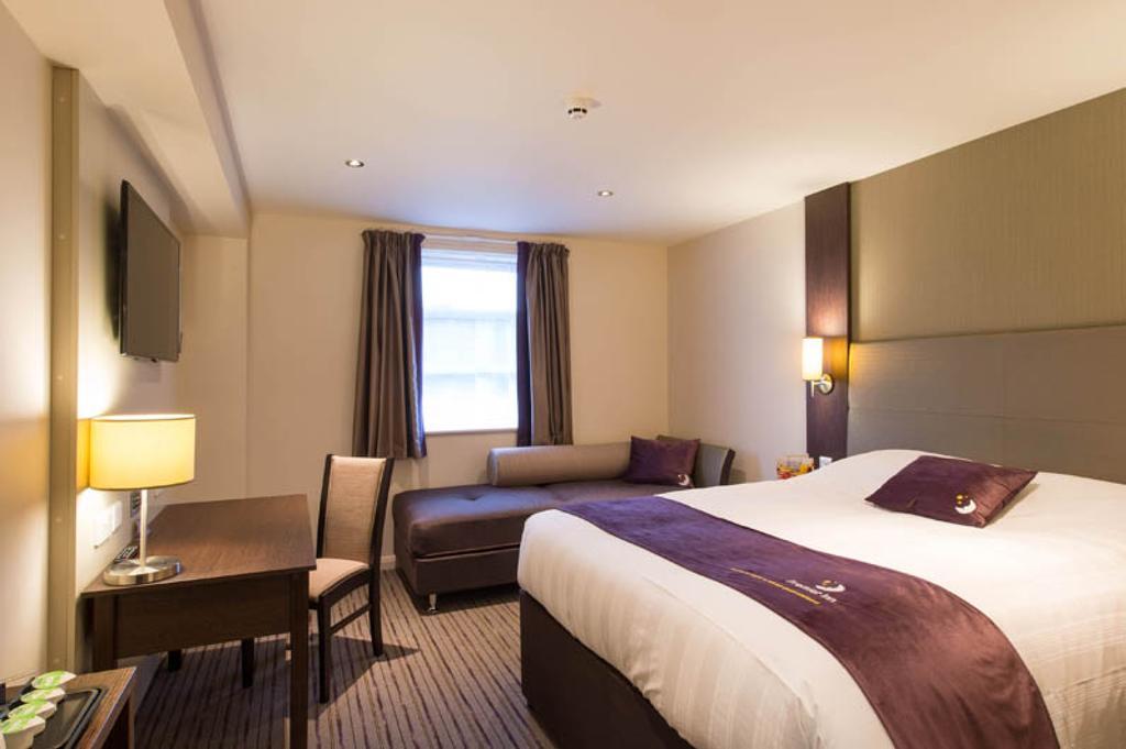Premier Inn Peterborough - Ferry Meadows Екстер'єр фото