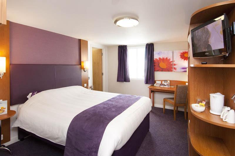 Premier Inn Peterborough - Ferry Meadows Екстер'єр фото