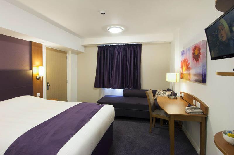 Premier Inn Peterborough - Ferry Meadows Екстер'єр фото