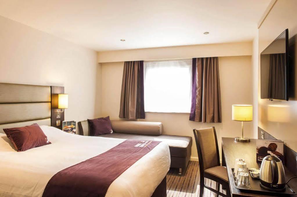 Premier Inn Peterborough - Ferry Meadows Екстер'єр фото